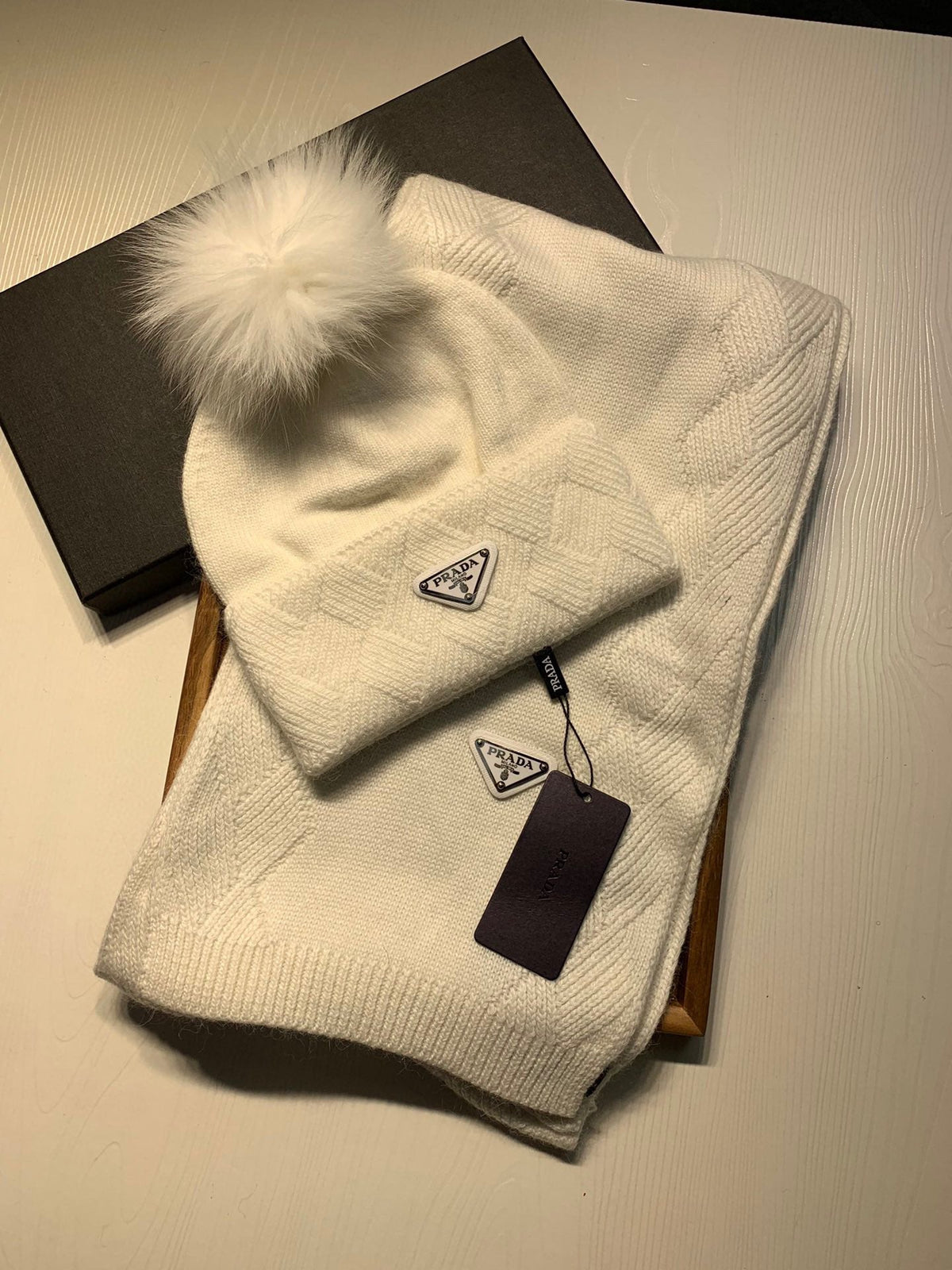 PRADA SET SCARF AND HAT IN WHITE WOOL AND RABBIT FUR 416368