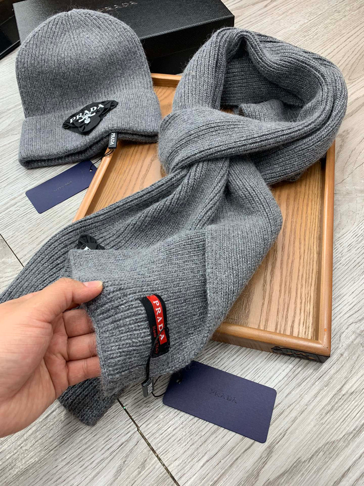 PRADA SET SCARF AND HAT IN MOUSE GRAY WOOL AND RABBIT FUR 386078