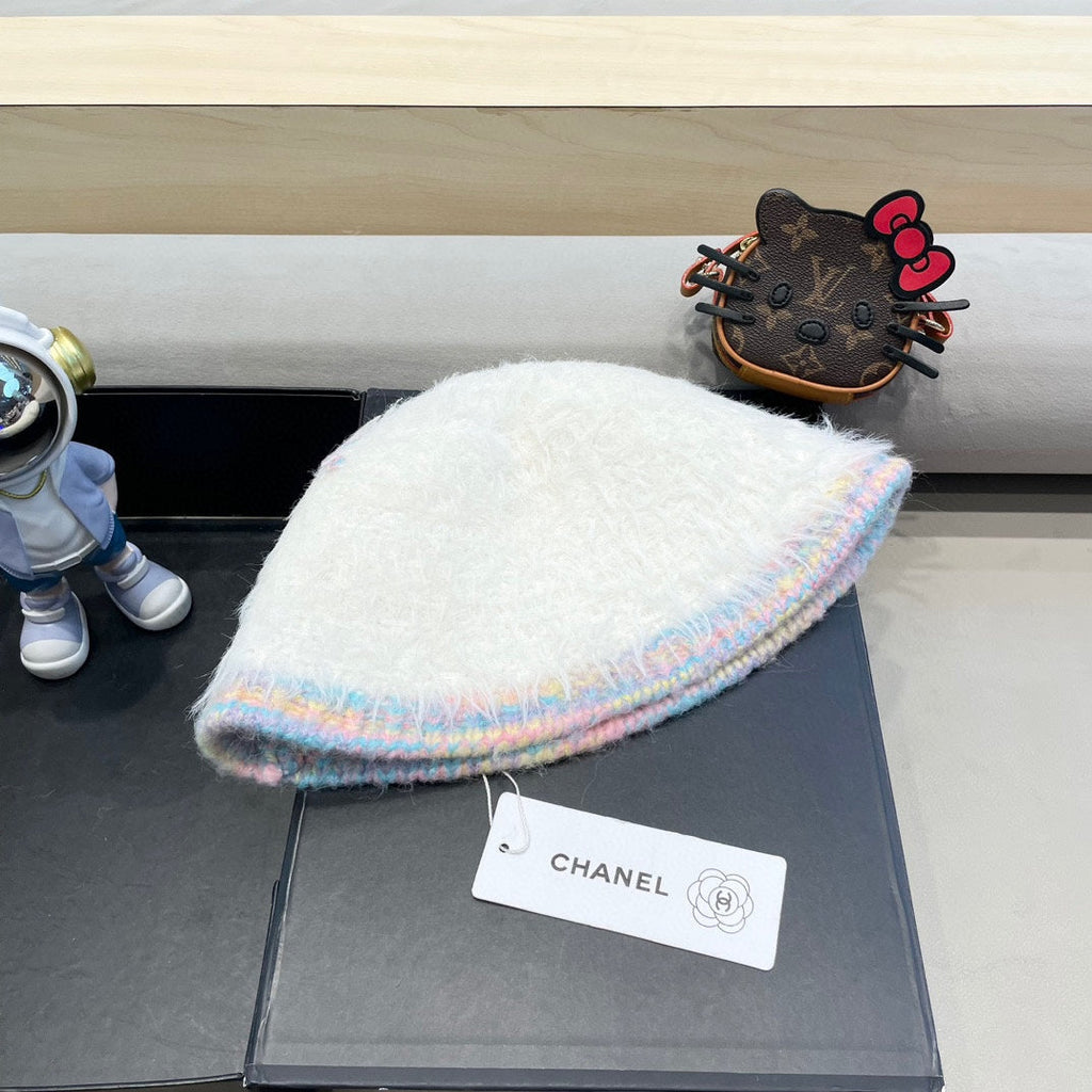 CHANEL BUCKET HAT IN WHITE LAMB FUR 419468