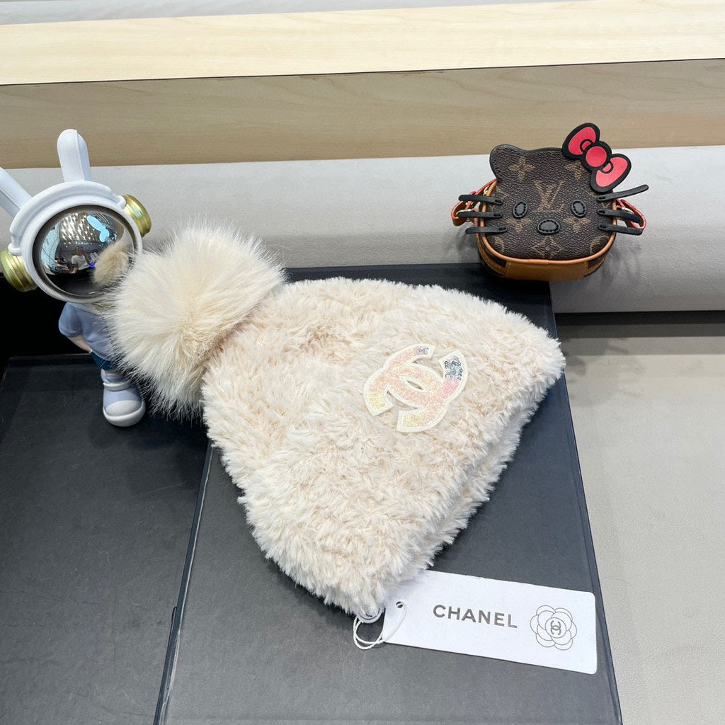 CHANEL BEANIE HAT IN WHITE CREAM SOLF FLEECE 419711