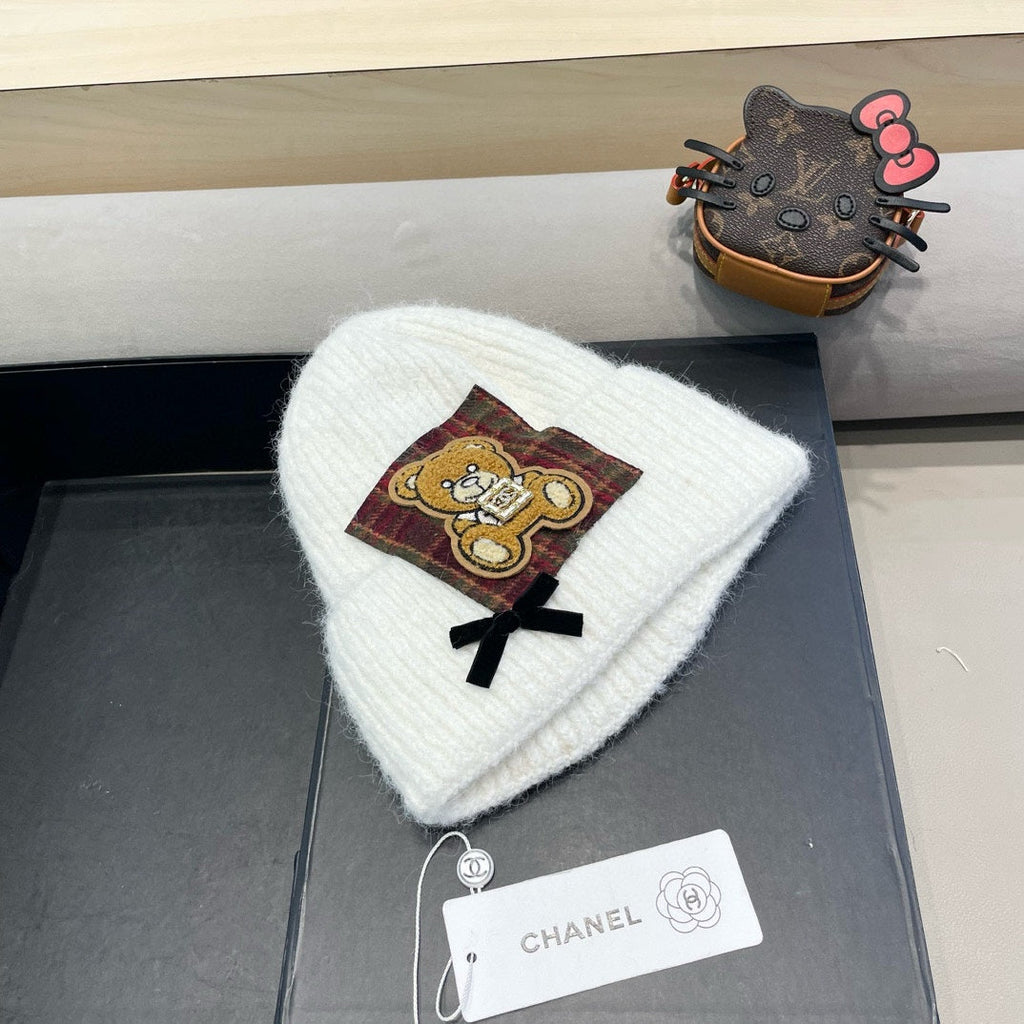 CHANEL BEANIE HAT IN WHITE WOOL WITH BOW 421253