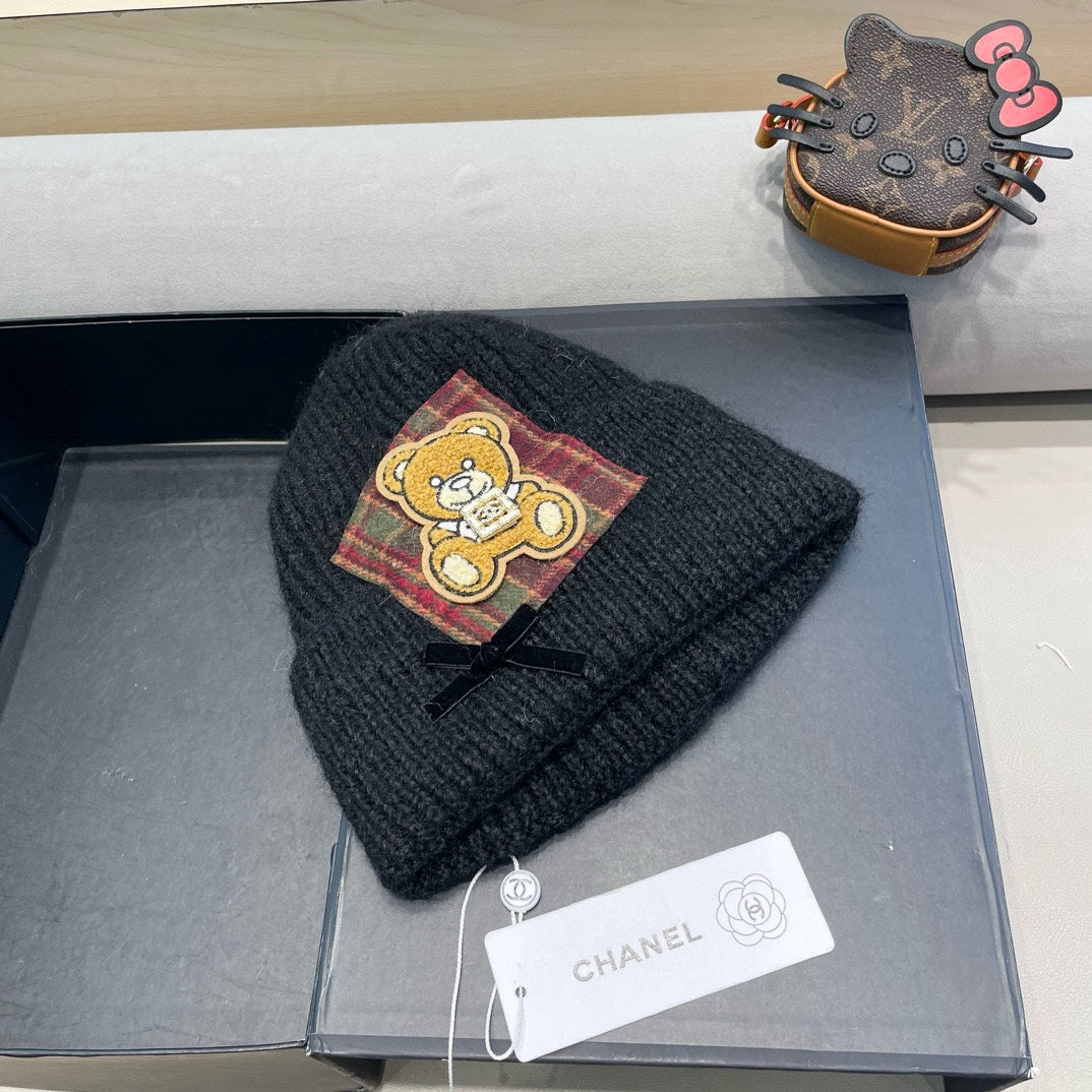 CHANEL BEANIE HAT IN BLACK WOOL WITH BOW 421254