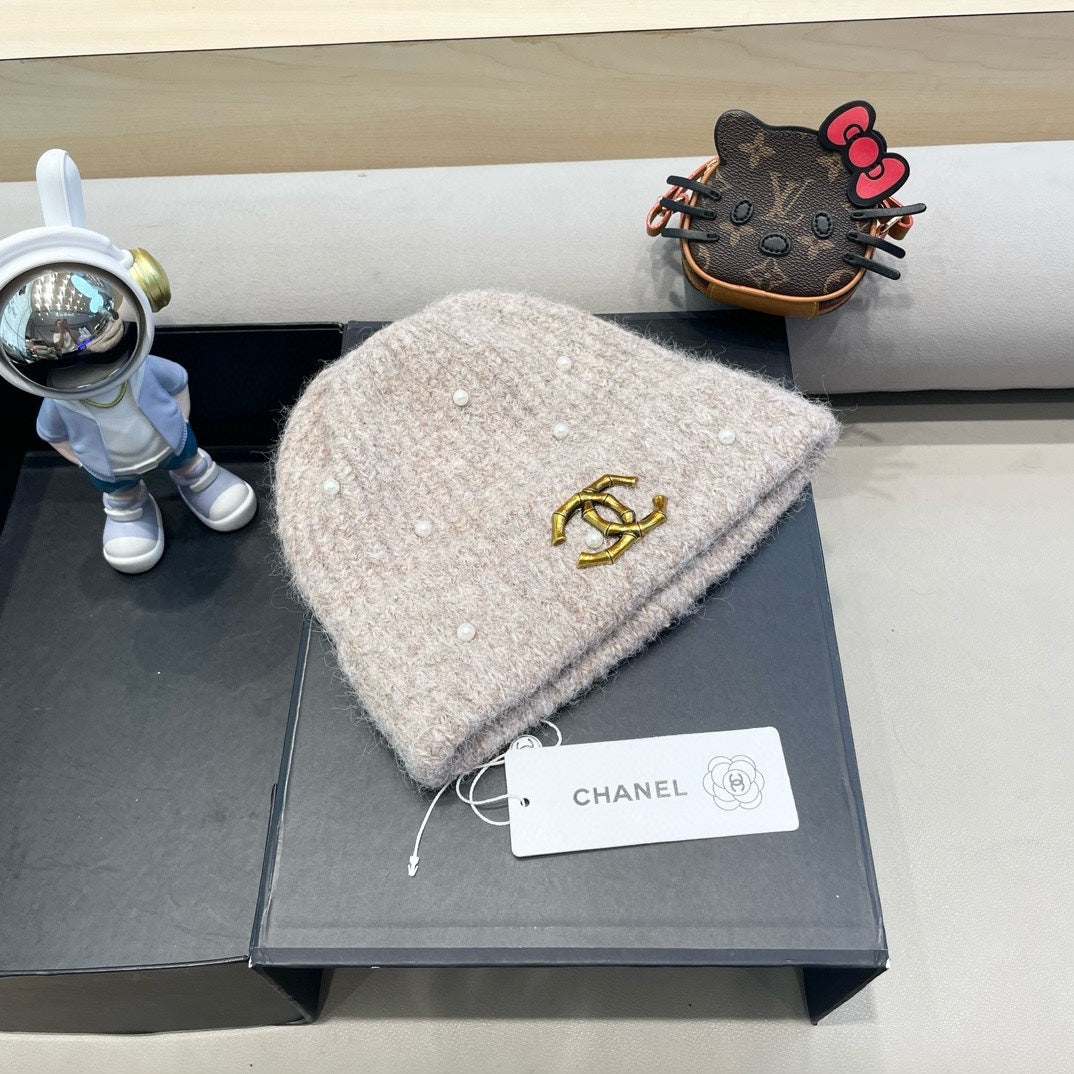 CHANEL BEANIE HAT IN KHAKI BROWN WOOL 430084