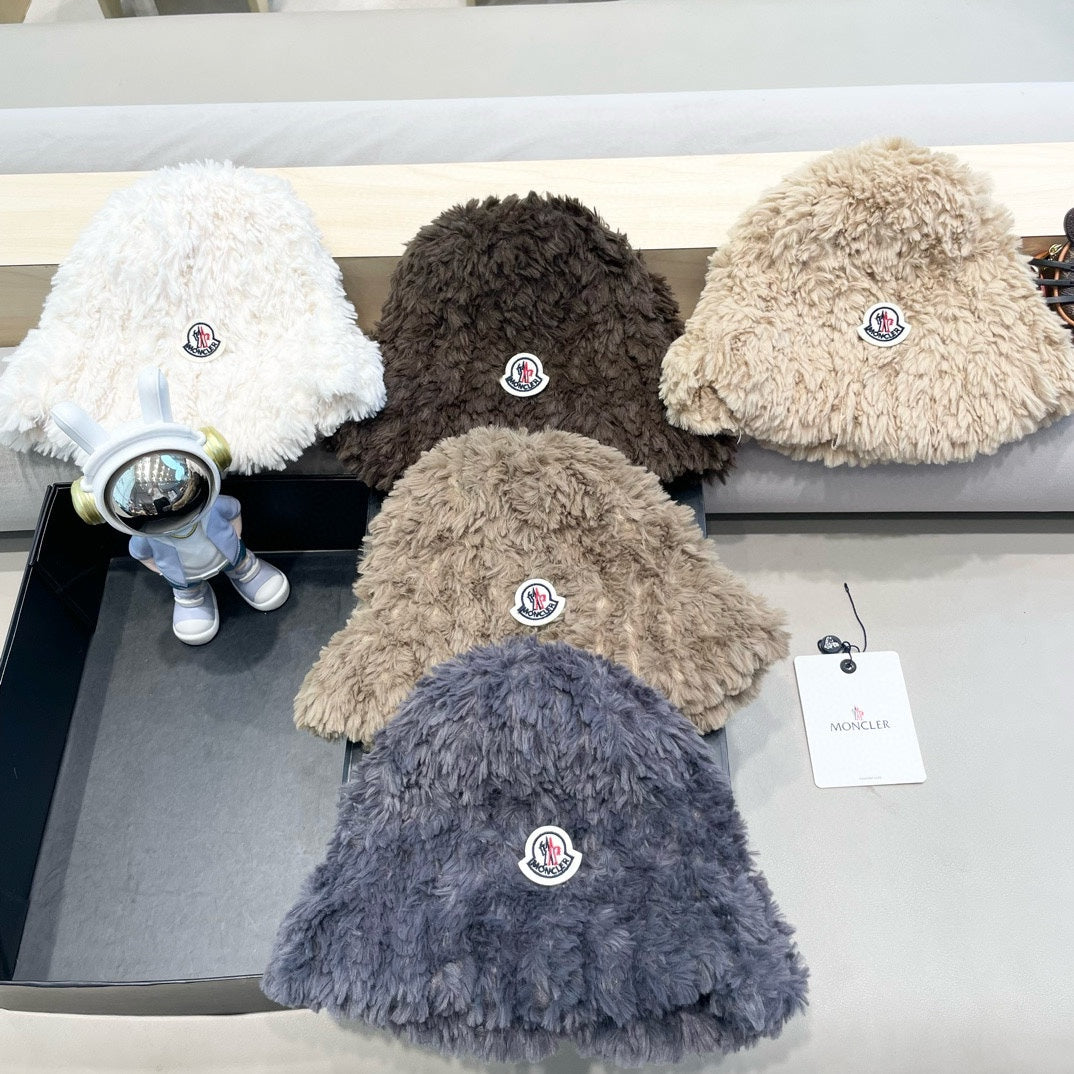 MONCLER BUCKET HAT IN BISQUE BEIGE FLEECE 435043