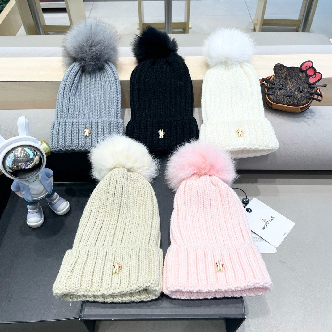 MONCLER WOOL BEANIE WITH POM POM LIGHT PINK 435047
