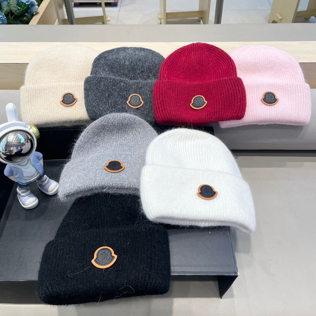 MONCLER BEANIE HAT IN WHITE WOOL 438126