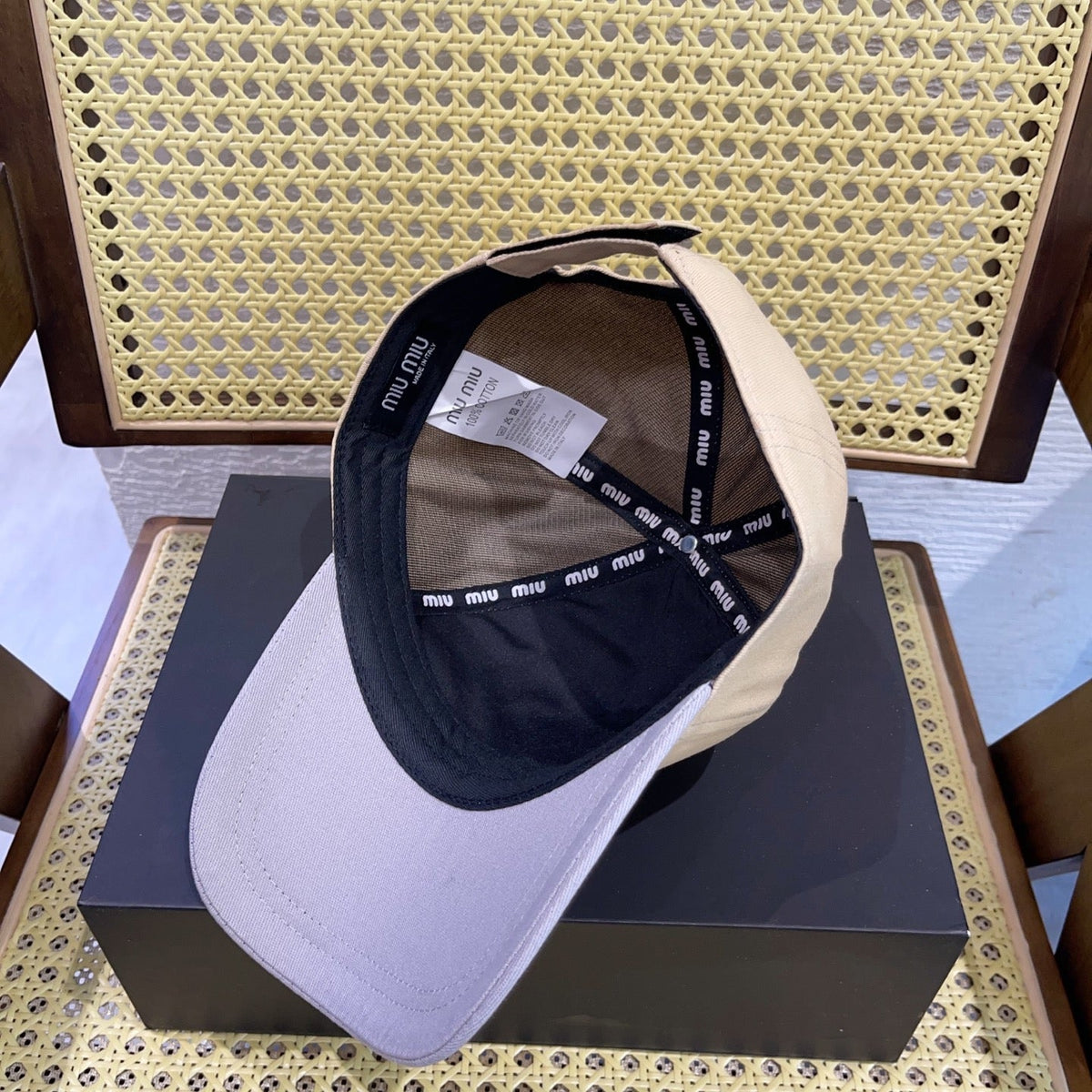 MIU MIU MM BASEBALL CAP IN LIGHT BEIGE AND PURPLE FABRIC WITH LOGO EMBROIDERY